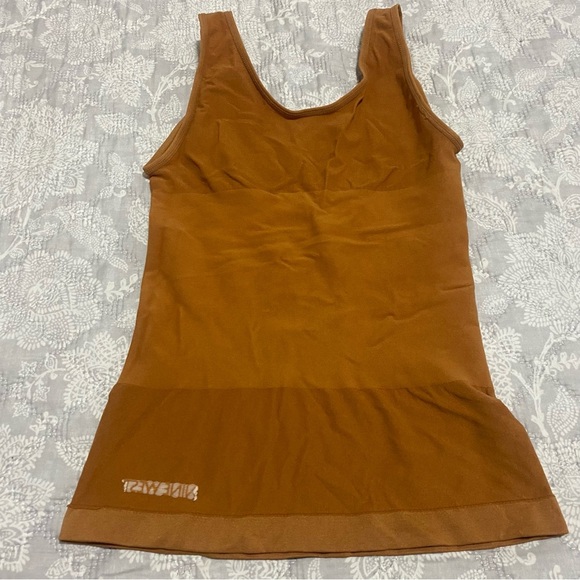 Nine West Shape wear Top Womens Médium Size Stretch, Color Coffee - Picture 2 of 8